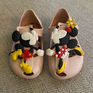 Mini Melissa kissing Mickey and Minnie Size 5